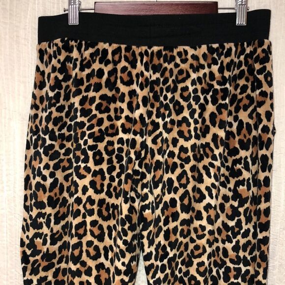 Secret Treasures M Sleepwear Lounge Velour Leopard Print Top & Bottom Set - Picture 14 of 17